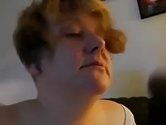 Aibí le nádúrtha tits ollmhór sucks agus fáinleoga